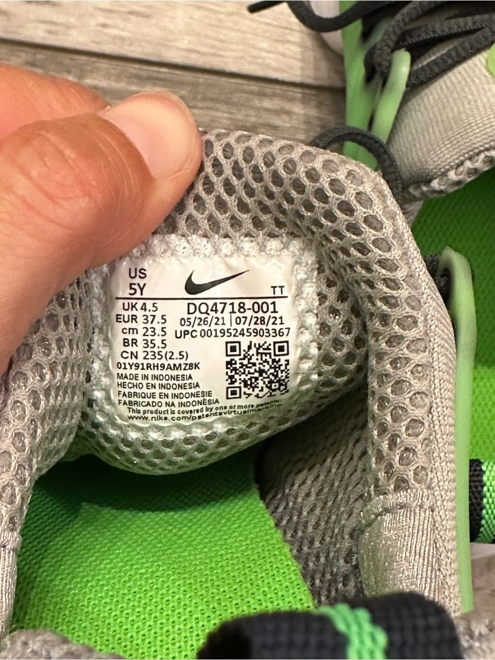 Nike Air Presto Grey and Green Trainers Youth size 5